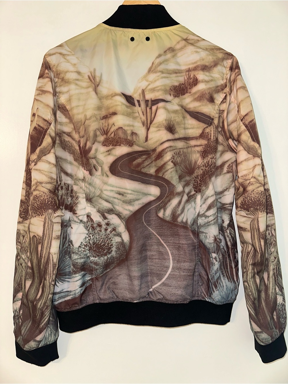 Scotch & Soda
Men's Printed Reversible Bomber Jacket
Size M - Picture 9 of 13